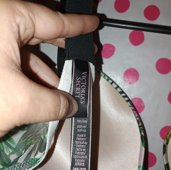 Victoria's secret Very Sexy Pushup Gold Strap Bra 34B Tropical Print  🍹☀️ 🌺 - Picture 7 of 7